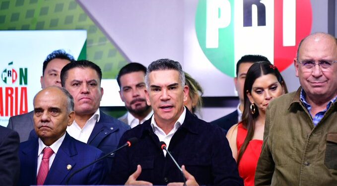 PRI y PAN negocian alianza opositora para las elecciones de 2027: Alito Moreno
