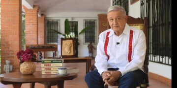 AMLO reaparece y presenta “Pueblo”, su nuevo libro dedicado a Sheinbaum