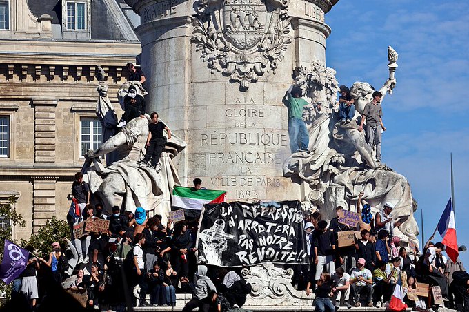 Protestas estudiantiles en Francia escalan y obligan a la policía a dispersar a miles en París