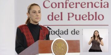 Sheinbaum anuncia decreto para proteger a menores en internet y alerta por huracán Simón