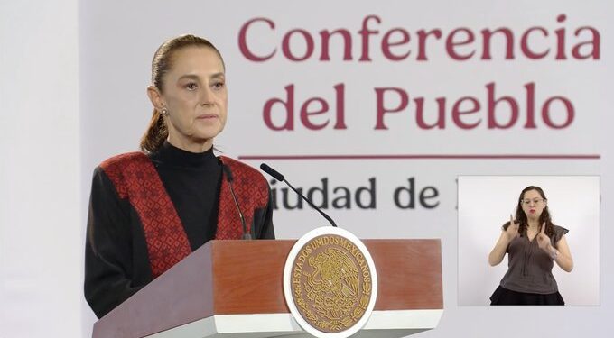 Sheinbaum anuncia decreto para proteger a menores en internet y alerta por huracán Simón
