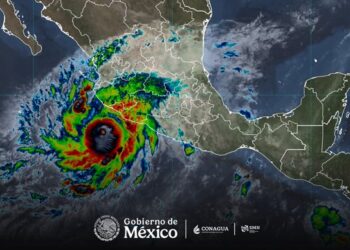 Huracán Simón se acerca a Jalisco y Colima; suspenden actividades en 24 municipios