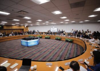 Diputados aprueban cambios fiscales para 2027: ajustan derechos, cuotas migratorias y retenciones del ISR