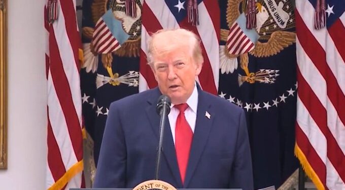 Trump insiste en que los cárteles controlan México y advierte sobre posibles ataques terrestres