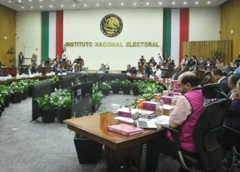 Conteos rápidos del INE anticiparán tendencias para diputados y 17 gubernaturas.