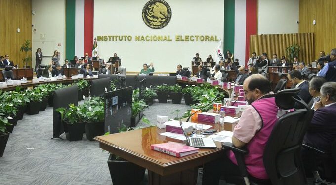 Conteos rápidos del INE anticiparán tendencias para diputados y 17 gubernaturas.