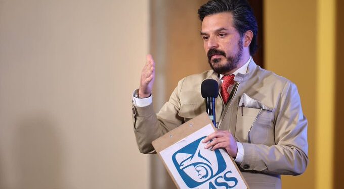Sheinbaum descarta salida de Zoé Robledo del IMSS y anuncia plan para modernizar el sistema