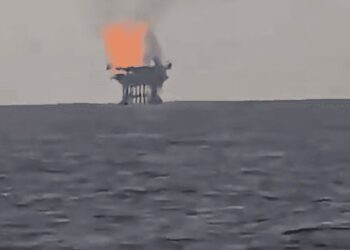 Pemex activa protocolos de emergencia por incendio en plataforma Abkatún-H; no hay lesionados