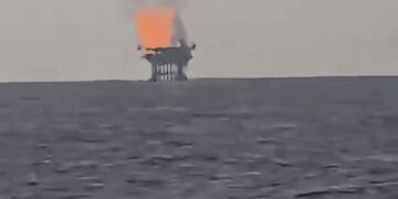 Pemex activa protocolos de emergencia por incendio en plataforma Abkatún-H; no hay lesionados