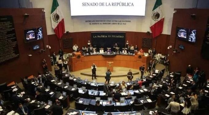 Senado aprueba nuevos cobros para 2027; aumenta tarifa a turistas extranjeros
