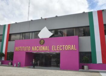 Contratos por 278 millones de pesos y denuncias de amenazas sacuden al INE