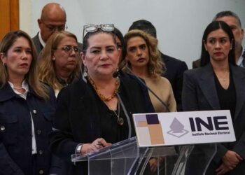 Guadalupe Taddei rechaza renunciar al INE pese a exigencias de partidos por contratos y proveedores