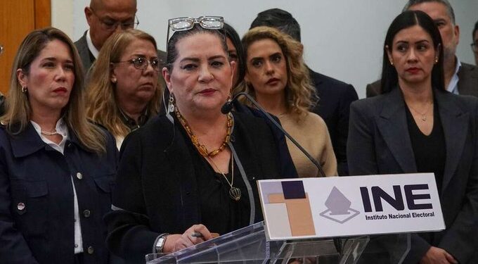Guadalupe Taddei rechaza renunciar al INE pese a exigencias de partidos por contratos y proveedores