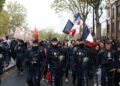 Francia registra disturbios tras protestas contra el costo de vida; despliegan 70 mil agentes