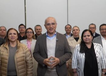 Trabajadores del IMSS rechazan aumento salarial y obligan a reabrir negociación