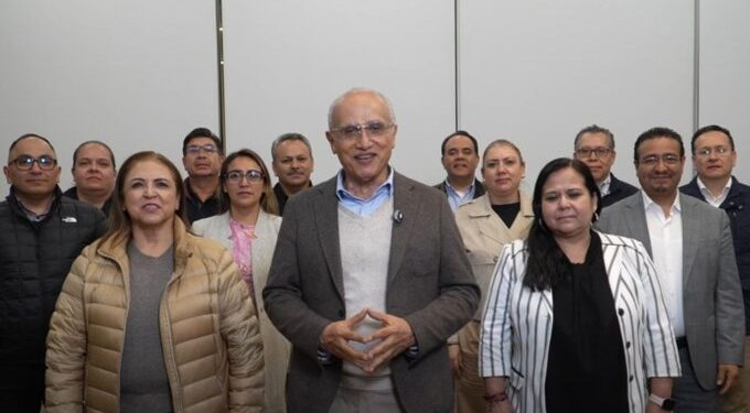 Trabajadores del IMSS rechazan aumento salarial y obligan a reabrir negociación