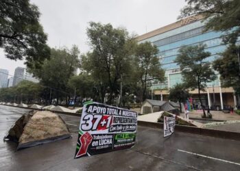 Trabajadores del IMSS protestan en 23 estados y exigen aumento salarial del 10%