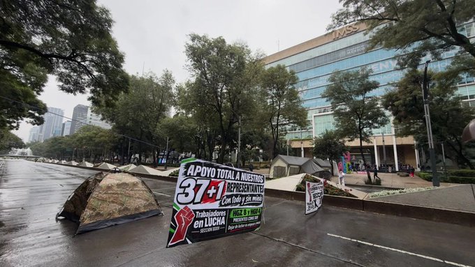 Trabajadores del IMSS protestan en 23 estados y exigen aumento salarial del 10%