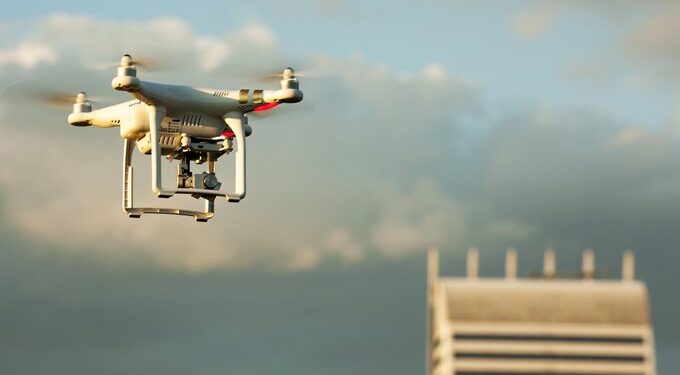 Trump restringe vuelos de drones en la frontera con México
