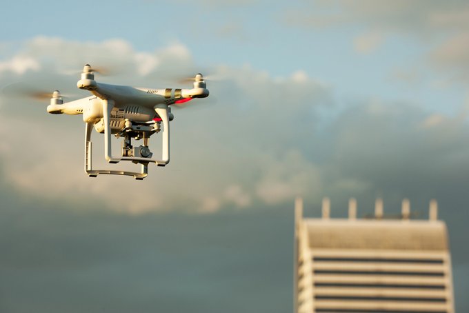 Trump restringe vuelos de drones en la frontera con México