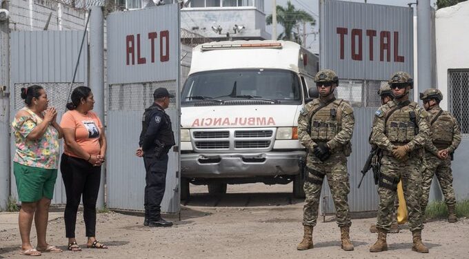 Mazatlán: dos enfrentamientos en el penal de El Castillo dejan una docena de muertos