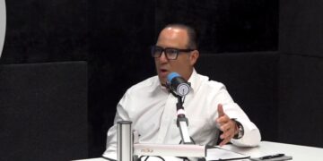 Exsecretario deslinda decisiones sobre proveedores y pagos; atribuye instrucciones a Cabeza de Vaca