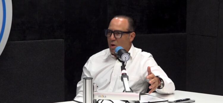 Exsecretario deslinda decisiones sobre proveedores y pagos; atribuye instrucciones a Cabeza de Vaca