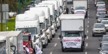 Transportistas protestan por inseguridad, costos y malas condiciones carreteras