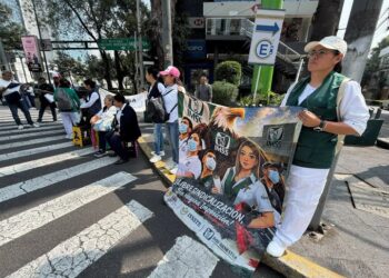 Consulta del IMSS enfrenta cuestionamientos en medio de exigencias de aumento salarial