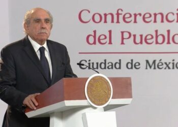 Santiago Nieto acusa a Pablo Gómez de investigar medios; Sheinbaum respalda su gestión